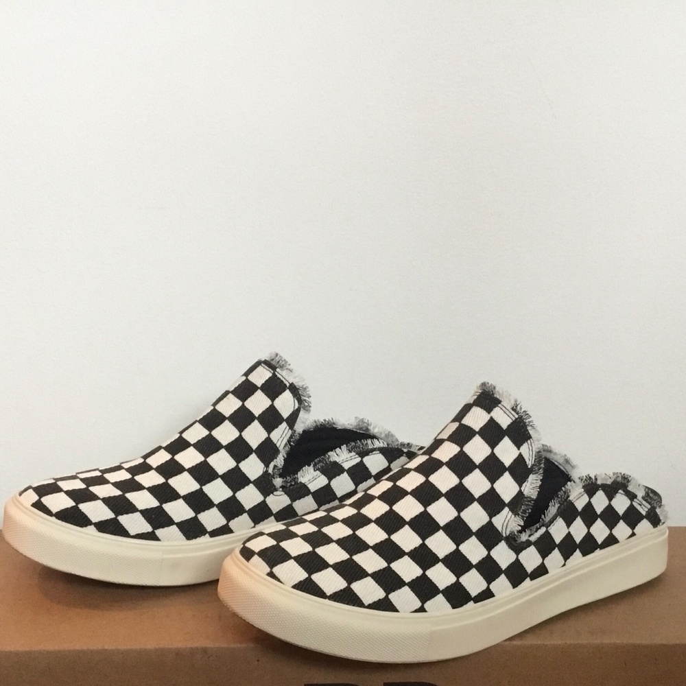 Very G black/white slip on sneakers
